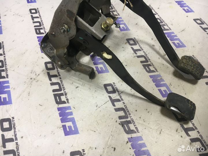 Блок педалей Киа Спектра