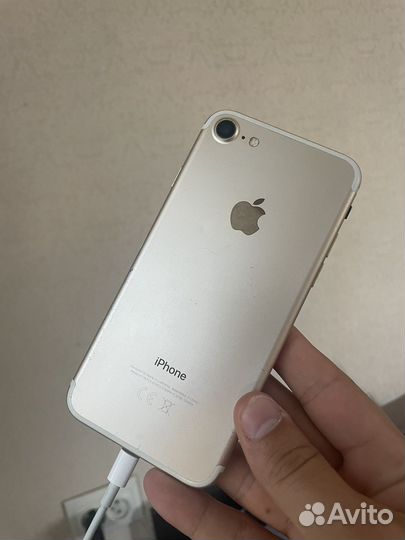 Телефон iPhone 7 32