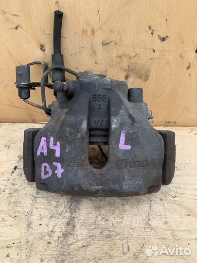 Суппорт тормозной Audi A4 B7 передний левый