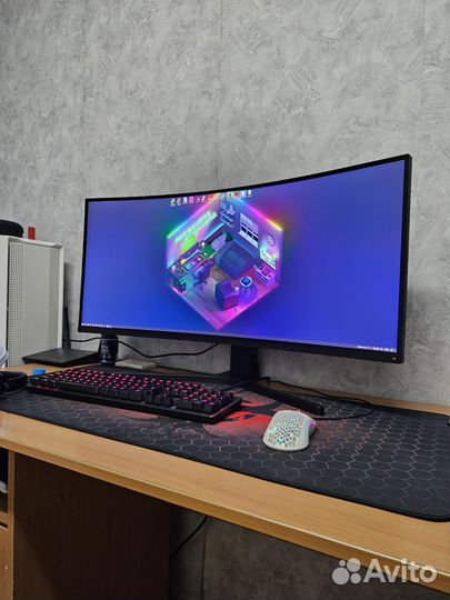 34 Xiaomi Mi Curved Gaming Monitor