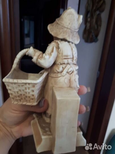 Старинные фарфоровые статуэтки