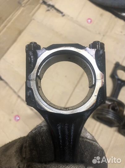 VW Passat B3 1.8 Шатун с поршнем