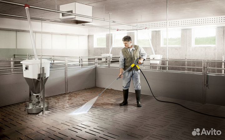 Мойщик промышленного оборудования