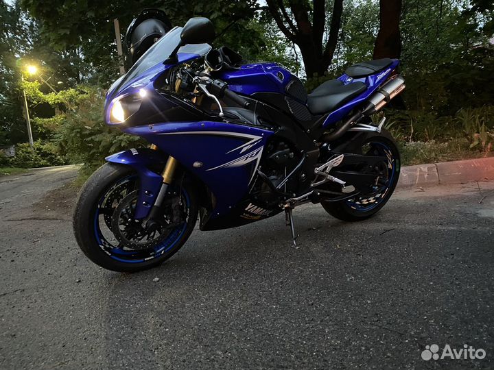 Yamaha YZF R1