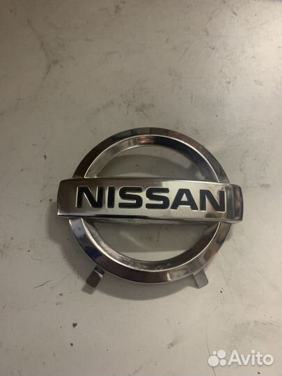 Эмблема крышки багажника Ниссан Teana