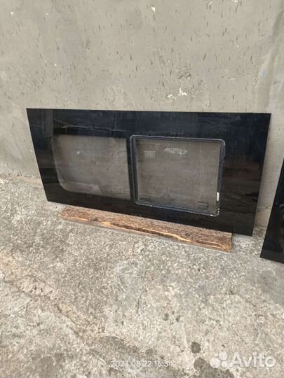 Стекло с форточкой дукато