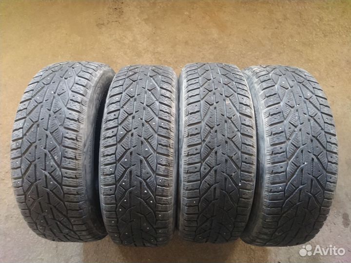 Kormoran SUV Stud 215/65 R16 102T
