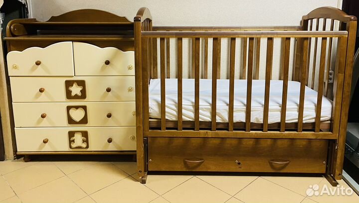 Детская кроватка маятник с комодом