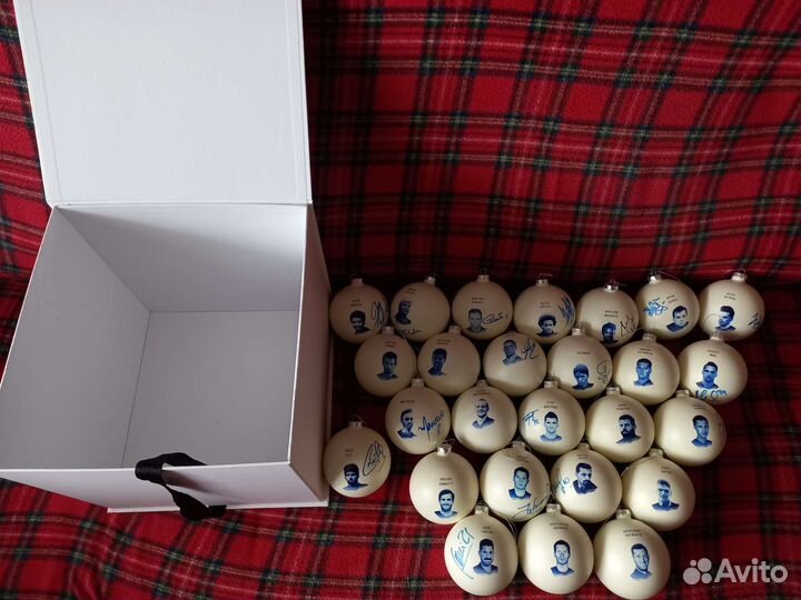 Новогодние шары с автографами футболистов Зенит