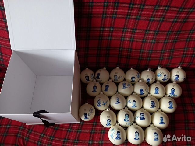 Новогодние шары с автографами футболистов Зенит