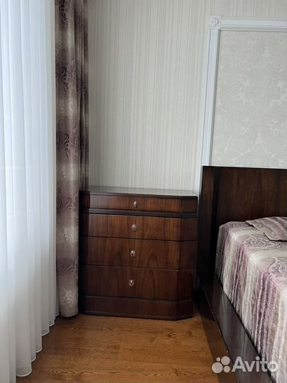 Кровать двухспальная с матрасом + 2 тумбы