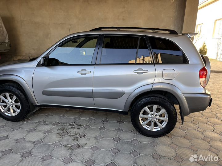 Toyota RAV4 2.0 AT, 2001, 290 000 км