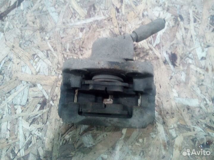 Суппорт передний правый Renault