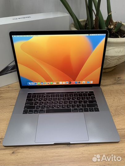 MacBook pro 15 2018 i7 16gb 251gb