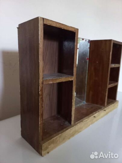 Полка настенная с зеркалом