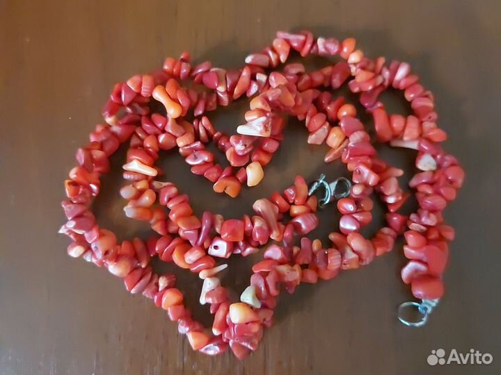 Коралловые бусы