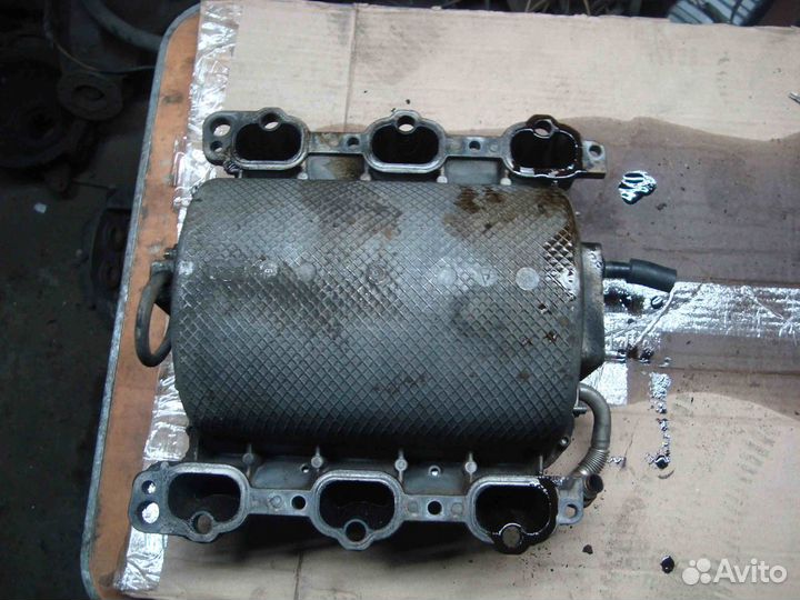 Впускной коллектор W211 M112 A1121401101