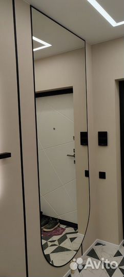 Зеркало в черной раме