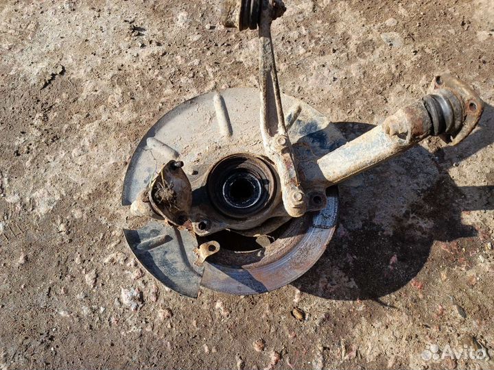 Поворотный кулак левый Нива 21213 24 шлица