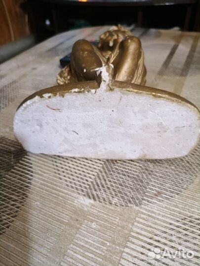 Гипсовая фигура девушка С цветами