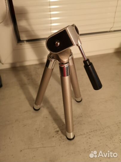 Nikon D3000 + объектив, штатив, сумка