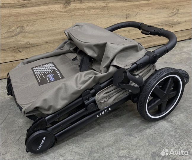 Коляска прогулочная Luxmom libra 730