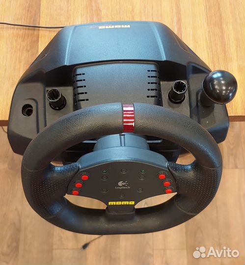 Руль Logitech momo racing с обратной связью