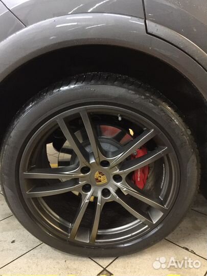 Pirelli P Zero 285/40 R21 и 315/35 R21