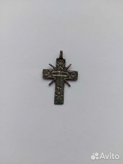 Серебряный старинный крестик