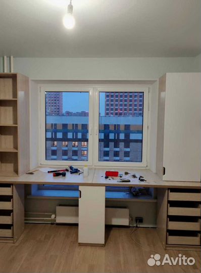 Рабочая зона в углу у окна