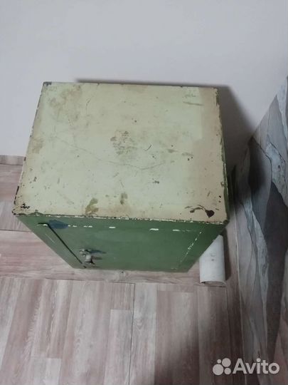Сейф металлический