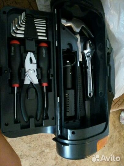 Инструменты и фонарь (2/1) для автомобиля