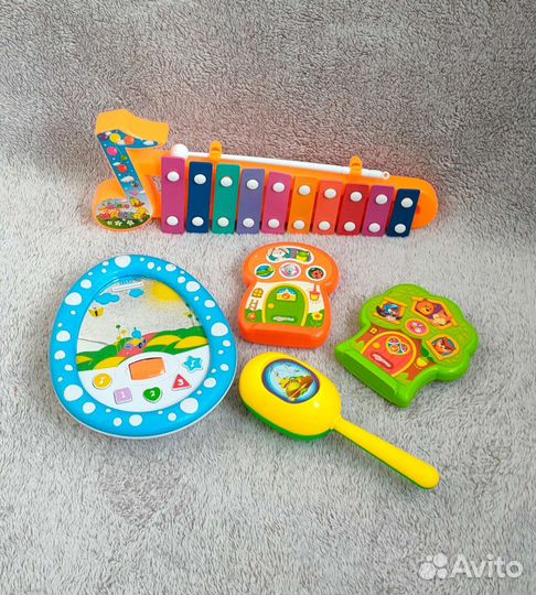 Развивающие игрушки и пособия для малышей пакетом