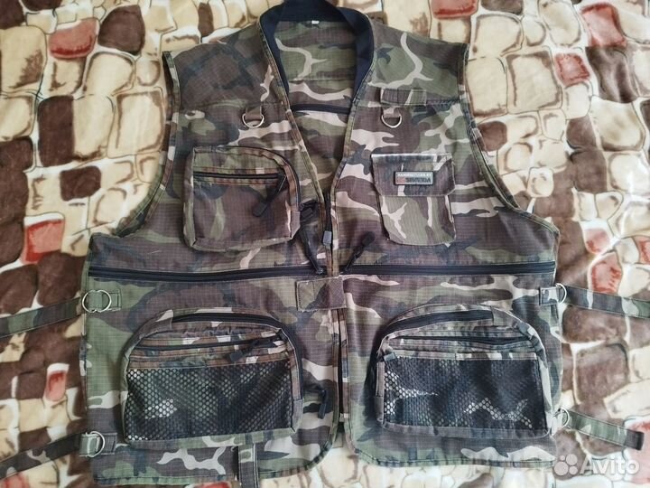 Жилет камуфляжный с карманами