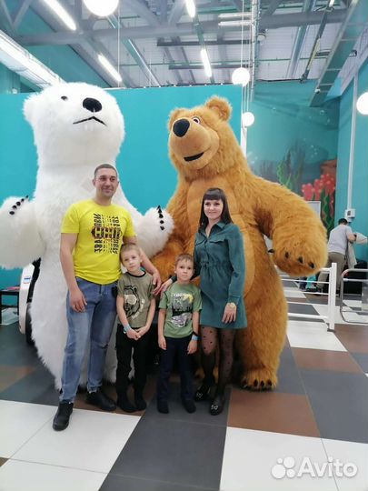 Белый и бурый мишка на поздравление