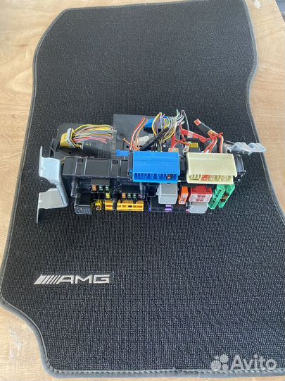 Блок предохранителей задний SAM Mercedes W212