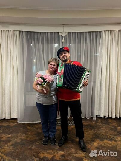 Баянист певец на праздник