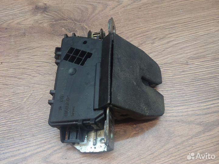 Замок крышки багажника Opel Astra H Zafira B