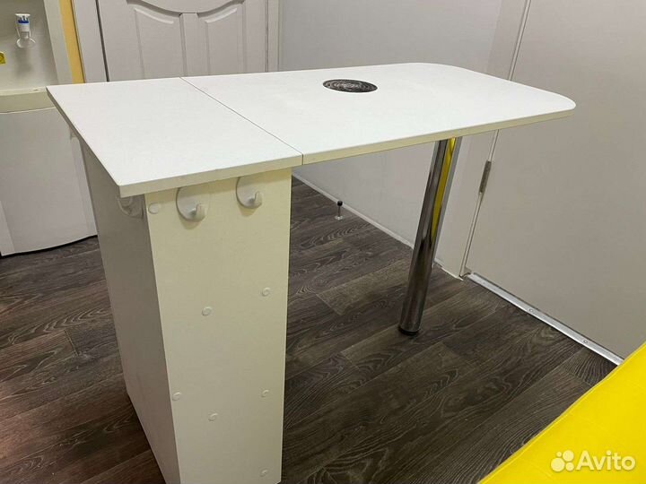 Маникюрный стол с вытяжкой бу