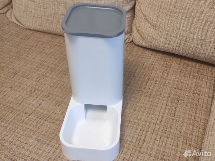 Автоматическая кормушка для кошек и собак 4л