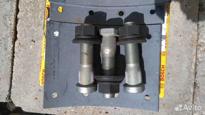 Шпильки колёсные