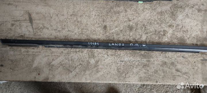 Молдинг стекла передний правый Chevrolet Lanos