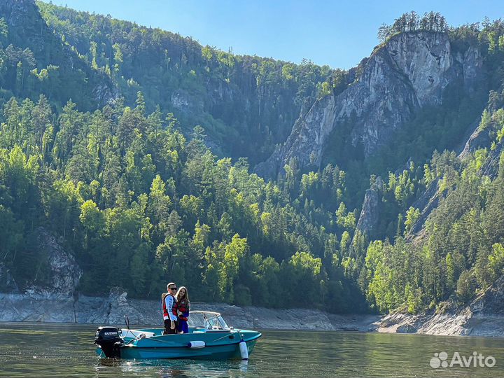 Прогулки по красноярскому морю на катере