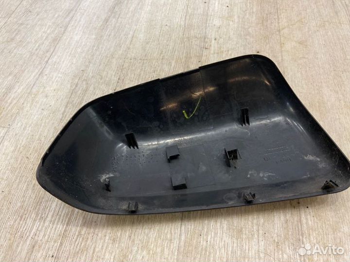 Накладка на зеркало передняя левая Mitsubishi