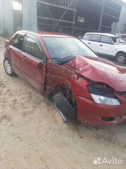 Mitsubishi Lancer 1.3 МТ, 2005, битый, 190 000 км