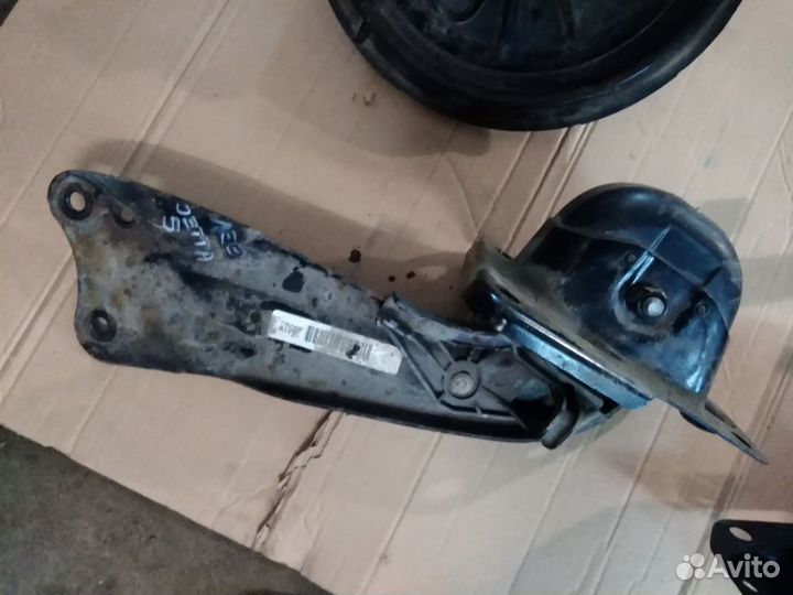 Рычаг подвески задний Volkswagen Jetta 5 2005-2011