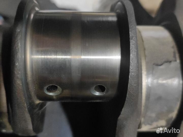 Каленвал на бмв 4,4 матор