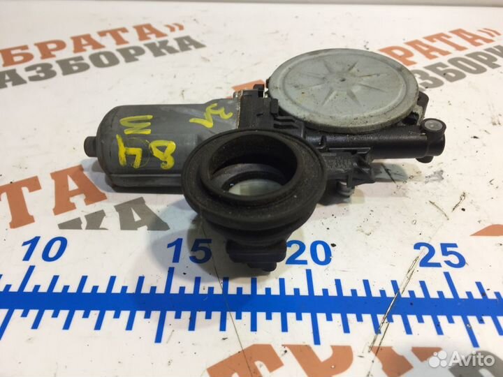 Тойота Моторчик стеклоподъемника задний левый Лев