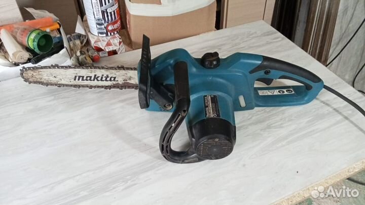 Пила цепная электрическая Makita UC3041A. 1800Вт