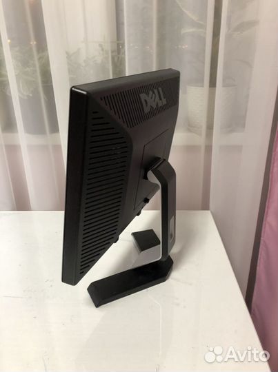 Монитор Dell 17